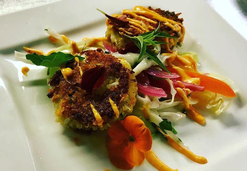 Holland-Lake-Lodge-Dungeness-Crab-Cakes