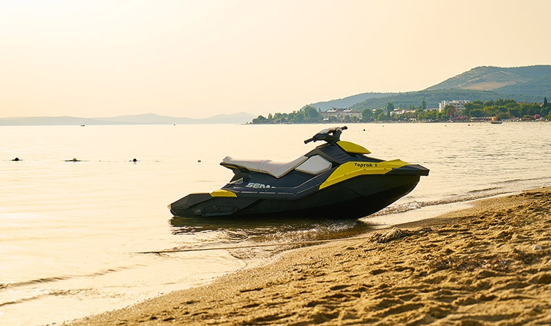 Jet Skiing: A Comprehensive Overview for Beginners