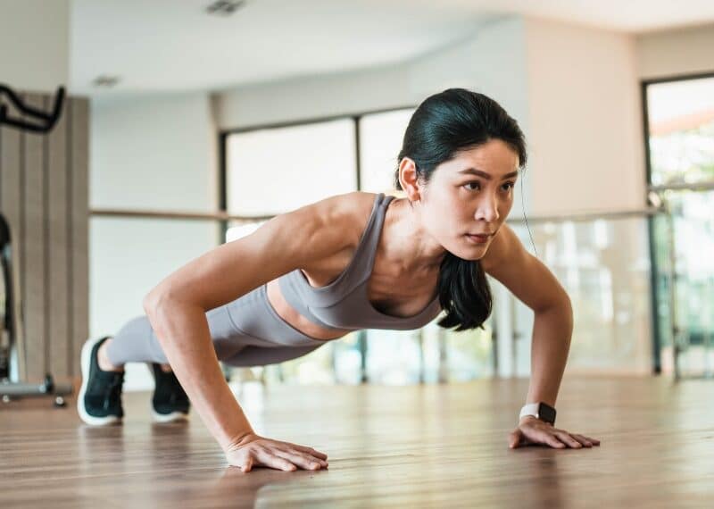 woman doing pushups