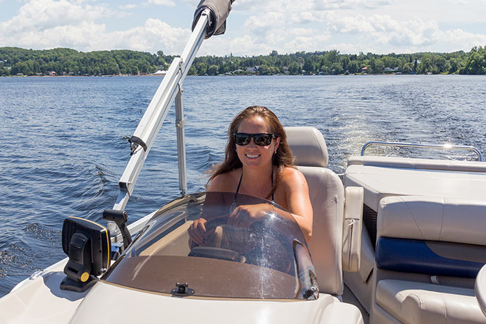 Do You Need A License To Drive A Boat? (Laws For All 50 States) 5 woman driving pontoon