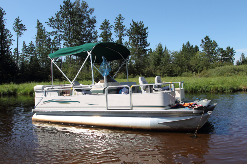 What Is A Tritoon Boat? (Tritoon vs Pontoon) 1 What Is A Tritoon Boat?  (Tritoon vs Pontoon)