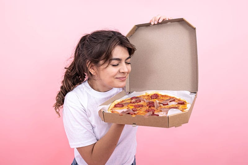 How Can Diabetics Eat Pizza? (Pizza Carbs and Diabetes) 3 woman sniffing pizza delivery