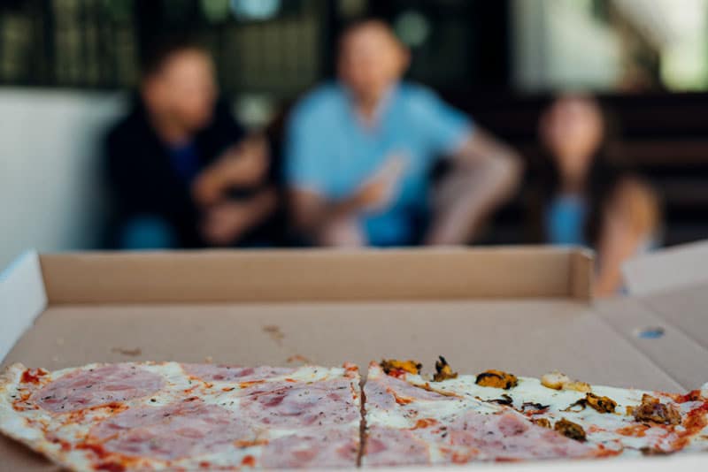 How Long Can Pizza Sit Out On The Counter? (Should You Eat It?) 1 pizza leftovers on counter