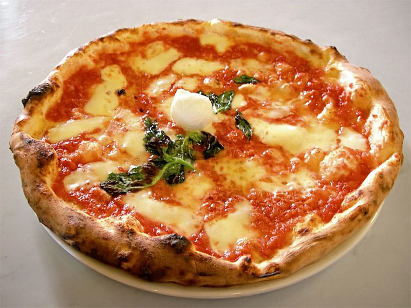 Neapolitan vs Sicilian Pizza: What's The Difference? 4 neapolitan pizza