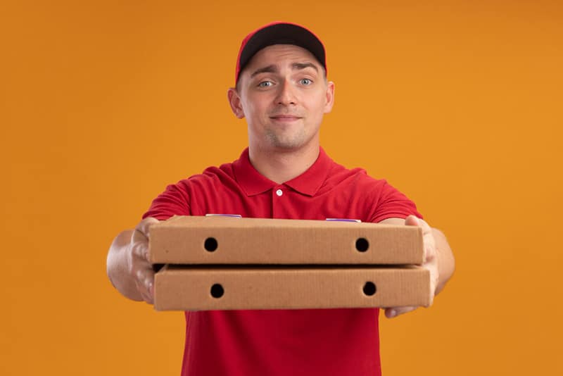 How Big Is A Pizza Box? (Sizes By Brand) 1 pizza delivery