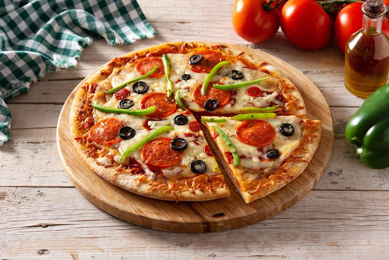 Do You Cook Green Peppers Before Putting On Pizza? 1 traditional supreme pizza