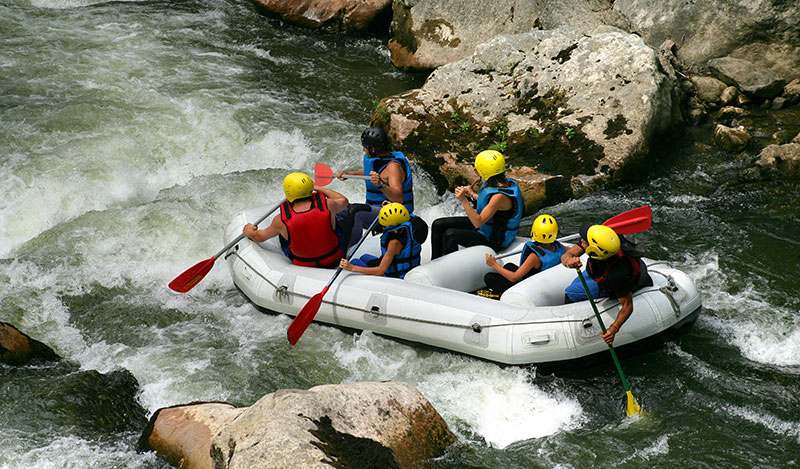The Best Shoes For White Water Rafting (2024) 7 group white water rafting