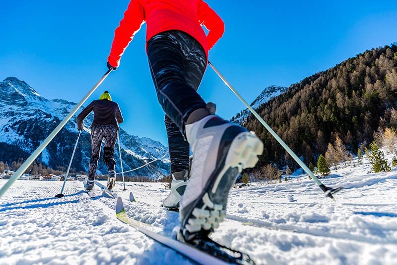 Best Cross-Country Ski Boots For Beginners & Intermediate XC Skiers (2022) 5 xc ski boots