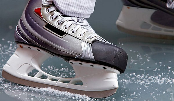 How To Lace Hockey Skates The Right Way 1 hockey skate close up on ice