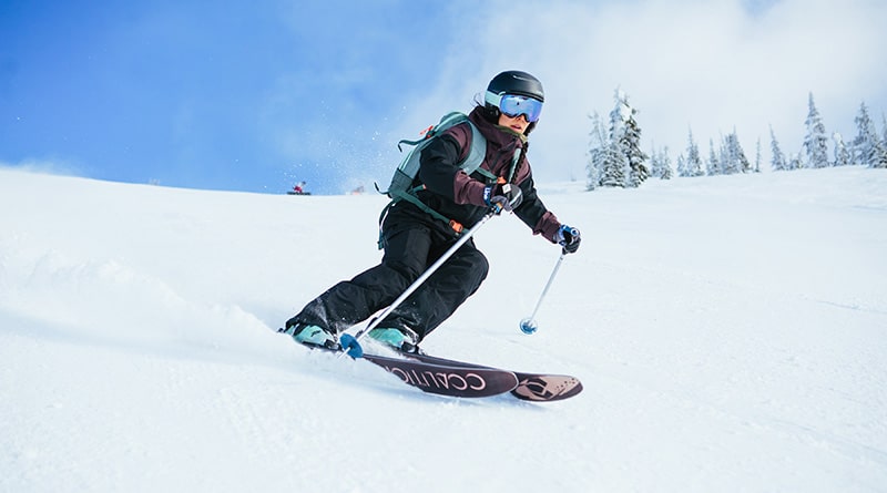 woman skiing