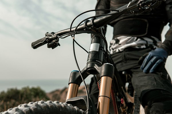 closeup man on mountain bike with gloves