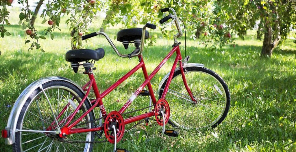 Room For Two: Riding The Best Tandem Bikes This Summer (2022) 4 tandem bike